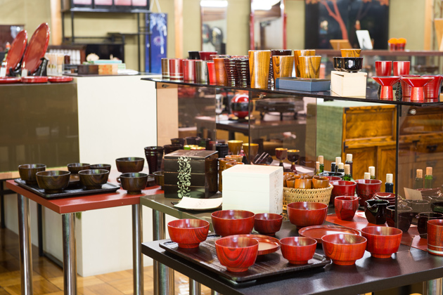 本社内ショールーム：うるし工芸館